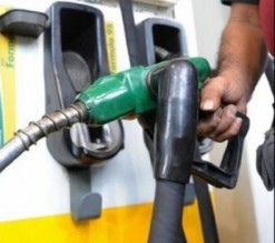 بالصور..ماذا فعل المواطنون قبل ارتفاع اسعار المحروقات بساعات !