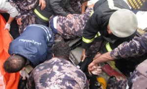 إصابة 36 معتمرا إثر تدهور حافلتهم في معان