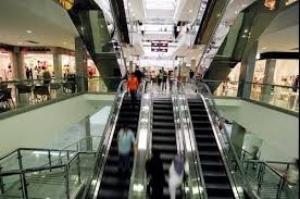 اربد ...مشاجرة " نسائية " بأحد المولات.. والامن يعتقل مجموعة من الفتيات