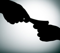 30 ديناراً تطرد شرطياً من جهاز الأمن العام وتضعه خلف القضبان