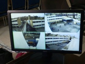 بالصور .... تركيب كاميرات في مدرسة للاناث بمخيم النصر لمراقبة كل من يحاول التعدي على بنات المخيم