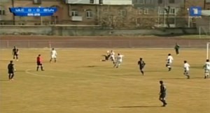 بالفيديو.. هدف عالمي من مقصية مذهلة في أرمينيا!