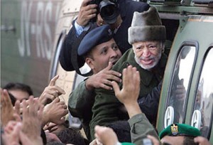 الطيراوي: تعرفنا على القاتل الذي دس السم لـ"عرفات"