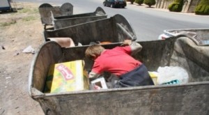 برقبة مَنْ طفلُ عَمّانَ الجائعْ ؟!