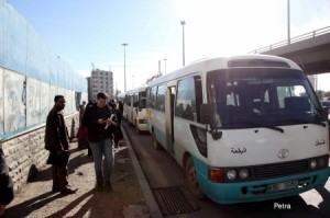 طالبة في الجامعة الأردنية تعمل "كونترول" على باصات عمان - صويلح !!!