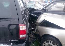 إصابة (11) شخص اثر حادث تصادم بين (3) مركبات في الزرقاء