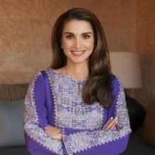 بالصورة .. الملكة رانيا : مع جلالة الملك على شاطئ العقبة