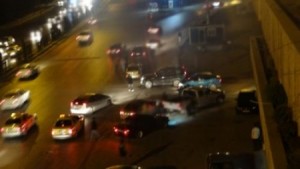 بالصور .. مطارادات وتحطيم مركبات في شارع الجامعة الأردنية تثير خوف وهلع المارة