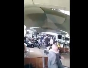 متطرفون يهود يرقصون بمطار عمان .. فيديو