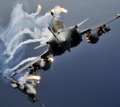 جماعة الحوثي تزعم إسقاط طائرة تابعة لقوات "عاصفة الحزم" وأسر قائدها