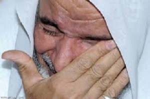 بالفيديو .. المسن الذي أدمى قلوب الملايين يتحدث من جديد