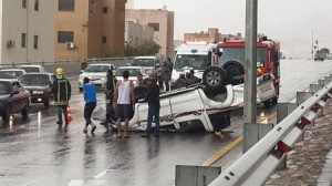 بالصور...حادث تدهور نتيجة الامطار الغزيرة في محافظة العقبة