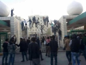 انتخابات الجامعة الأردنية..عنف جامعي..إطلاق رصاص..إغلاق قاعات..قنابل صوتية..غياب الهم المطلبي والوطني