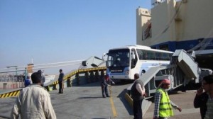 عمال "ألبا هاوس" يطالبون بمكافآتهم السنوية ويواصلون الإضراب