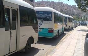 سائق باص وكنترول يعتديان على سيدة في عمّان.. وتستنجد عبر إذاعة الأمن العام