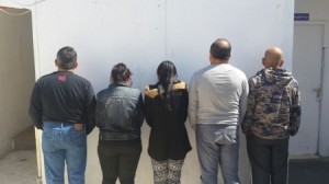 بالصور..القبض على عصابة من جنسيات امريكية جنوبية قامت بسرقة 100 الف دولارمن احد المواطنين