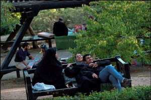 بالتفاصيل ...في جمهورية إيران الإسلامية .. أكثر من نصف مليون بائعة هوى .. .