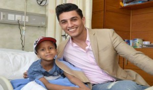 محمد عساف يزور مؤسسة الحسين للسرطان (صور)