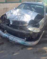 بالصور..مركبة خمسيني تصطدم بمركبة أخرى ورصيف و "ونش" ويكمل طريقه وهو مغمى عليه بعمان