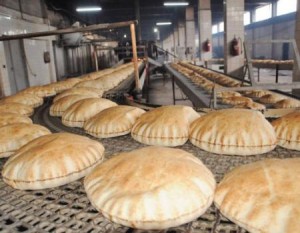 سعر كيلو الخبز سيتجاوز النصف دينار في حال تم تحريره