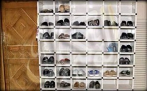 بالصورة .. خدمه الاصطفاف ( valet ) للاحذية .. في مسجد الملك المؤسس ..!