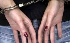 تفاصيل بشعة ...شاهد كيف قتلت الزوجة وأبنتها الجامعية الزوج بـ " الفأس " والطعن في جميع انحاء جسده