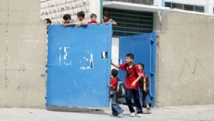 "الأونروا" تخفض خدمات التعليم للاجئين الفلسطينيين
