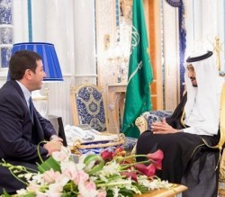 عوض الله يسلم خادم الحرمين رسالة من الملك