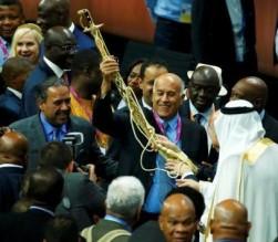 سيف عربي هدية بلاتر