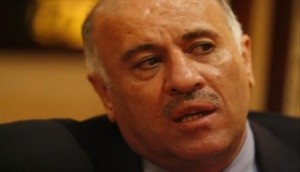 السماح للرجوب بـ"العبور الفوري" من المطار على أن لا يعود مرة أخرى