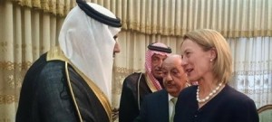 السفيرة الأمريكية توجه اسئلة غريبة وهي في ضيافة عشائر بني حسن