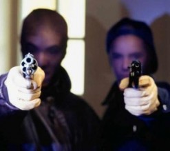 سطو مسلح على سيارة صرافة محملة بـ 100 ألف دينار في سحاب