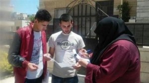 بالصور.. 'طلبة توجيهي' يشكون صعوبة امتحان الانجليزي