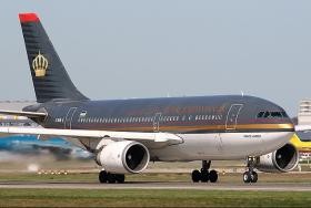 مسافرون على متن الخطوط الملكية الاردنية يشكون سرقة امتعتهم