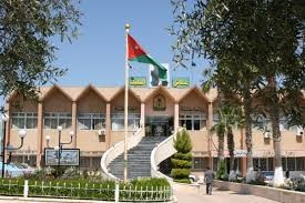 ماذا يحدث في جامعة اليرموك ...طالب يقود سيارة الرئيس ..وسرقة سيارة من داخل كراج الحركة