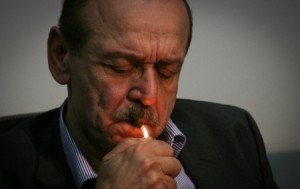 أبومازن يعفي عبد ربه من أمانة سر تنفيذية (م.ت.ف)