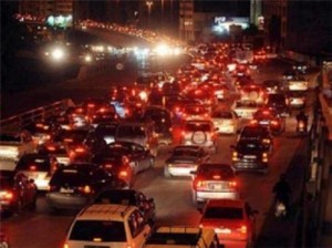 سقوط جسر المشاة على طريق الأوتستراد مقابل مخابز جواد