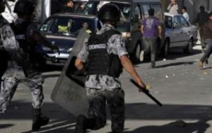 حالات إغماء بين متسوقين إثر تفريق مشاجرة بالغاز في الكرك