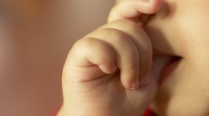 الأشغال الشاقة لأب هتك عرض ابنته الرضيعة بقضية تثير تفاصيلها القلوب