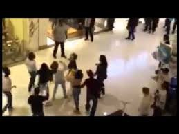 فتاة عشرينية تدخل حمام رجال في احد مولات الصويفية وتتسبب في مشكلة !