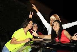 1400 مخالفة مرورية.. اجسام خارج المركبات وزوامير واطلاق اعيرة نارية من داخل السيارات !