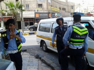 بالصور ... اربد بلا أزمة سير منذ سنوات جراء ارتفاع الحرارة ورقباء السير في الميدان