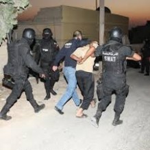 مداهمة أمنية تسفر عن القبض على تاجر مخدرات بعد مقاومه شديده في عين الباشا