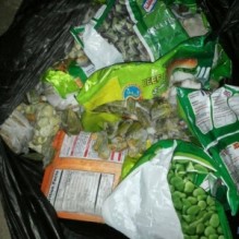 انقطاع "الكهرباء" يجبر تجارا على اتلاف بضائعهم طوعا.. وتوفيق: سندرس المقاضاة