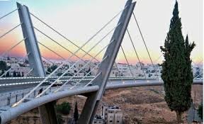 ضبط شاب عشريني هدد بالأنتحار من اعلى جسر عبدون في عمان