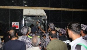 بالصور .. متسوقون يعلقون لمدة ساعتين بمصعد "عريفة" مول في طبربور