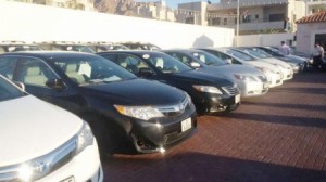 تجار "التعزيم" يستأنفون صرف شيكات المتضررين الأربعاء