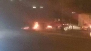 مجهولون يغلقون شارع الحرية في عمّان بالإطارات المشتعلة والسبب .. "تجاهل النسور لعشائر الدعجة"!!