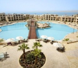 التحقيق بملابسات وفاة طفل غرقا بـ"كراون بلازا" البحر الميت