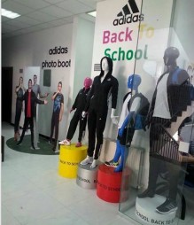 هل تحولت الى مول تجاري ..الكلية العلمية الاسلامية تسوق لماركة "أديداس" ..!